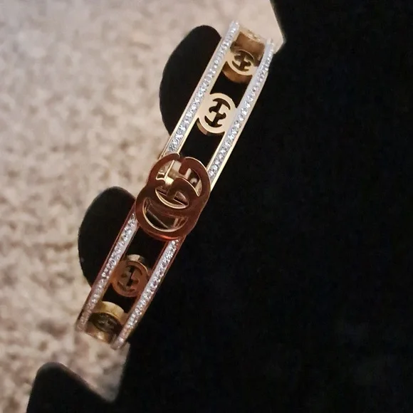 Chic Gold and Black Bracelet - Picture 2 of 3